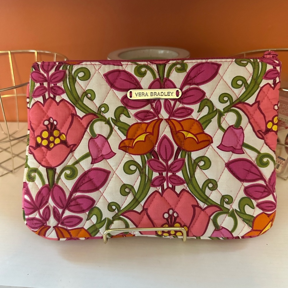 VERA BRADLEY Quilted “Lilli Bell” print Cosmetic Pouch(NWOT)